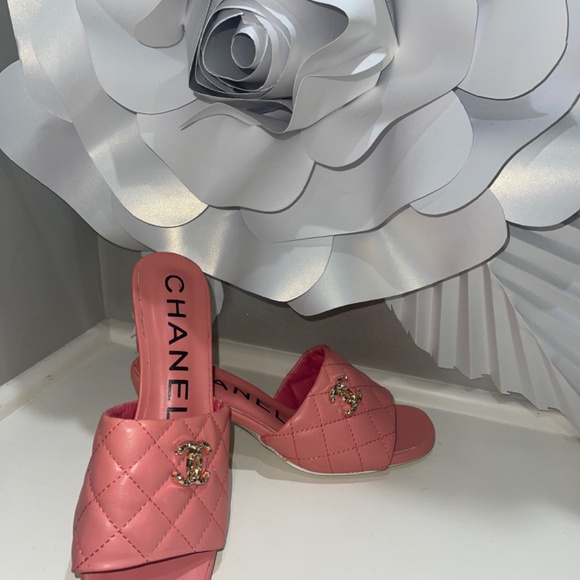 Chanel Pink Lambskin Quilted CC Open Toe Slides NEW European size 36 Made Italy - Picture 10 of 17